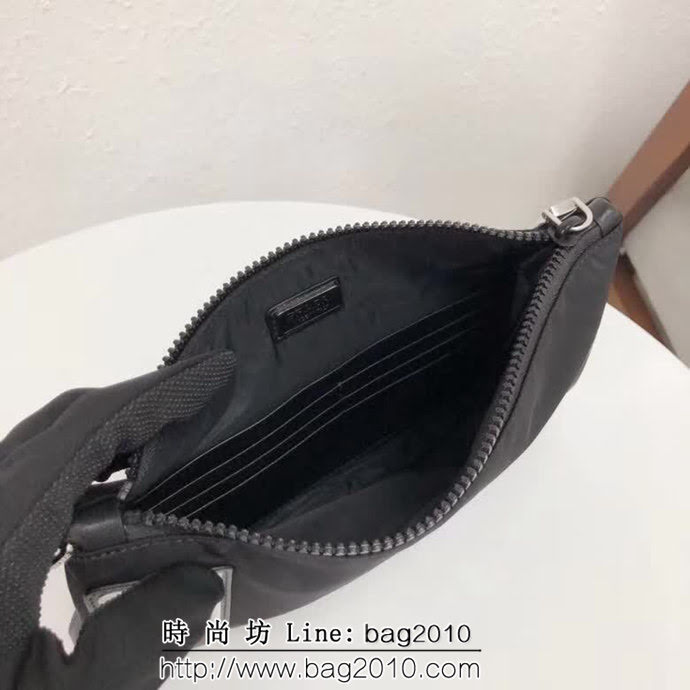 PRADA普拉達 新款 橡膠徽標 時尚手拿包 男女共用款 2NH006 DD1730